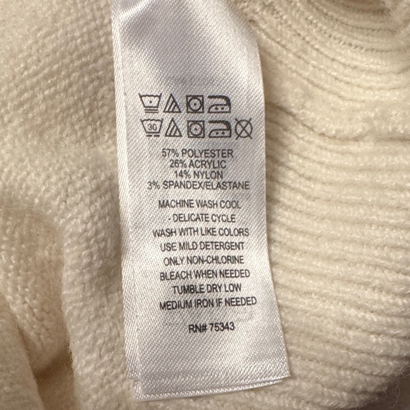 Jessica Simpson Cream White Crop Sweater with Pink Bow - Picture 4 of 4